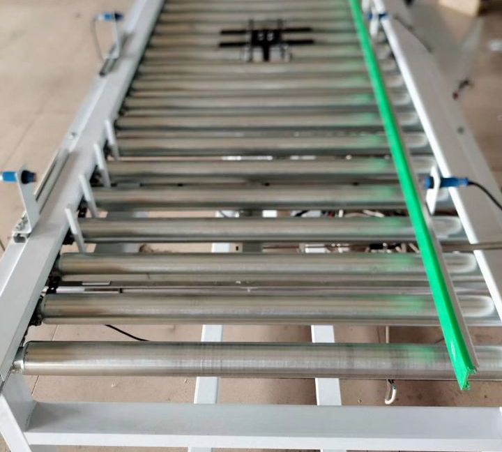 自動化滾筒流水線結(jié)構(gòu).jpg 自動化滾筒流水線結(jié)構(gòu).jpg