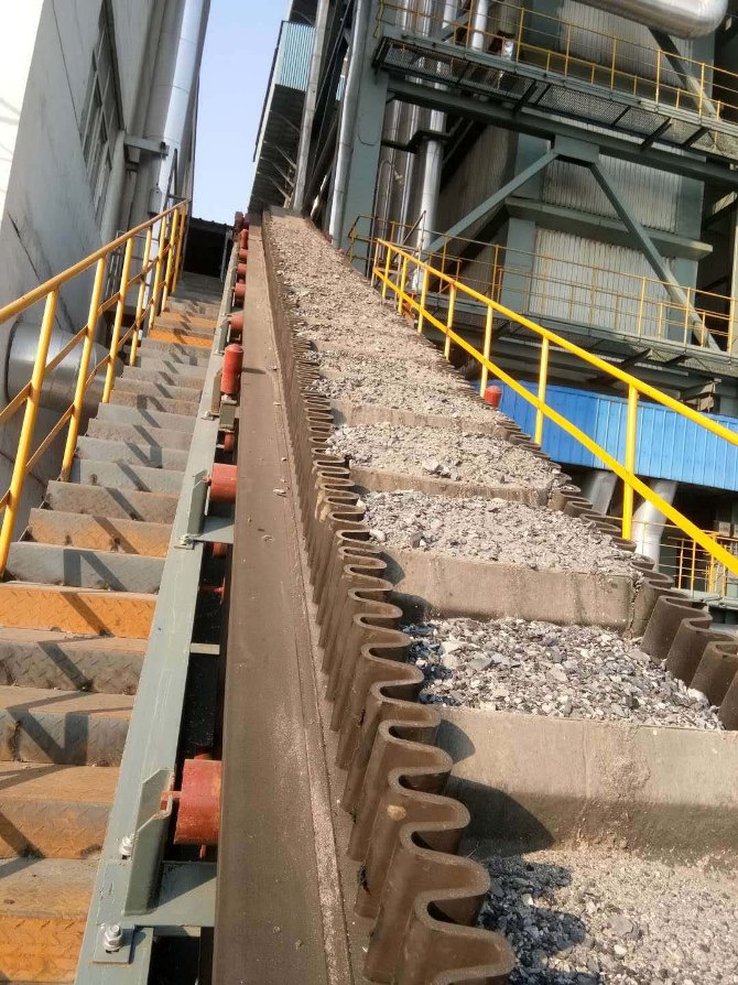 TD75型上海膠帶輸送機(jī).jpg TD75型上海膠帶輸送機(jī).jpg